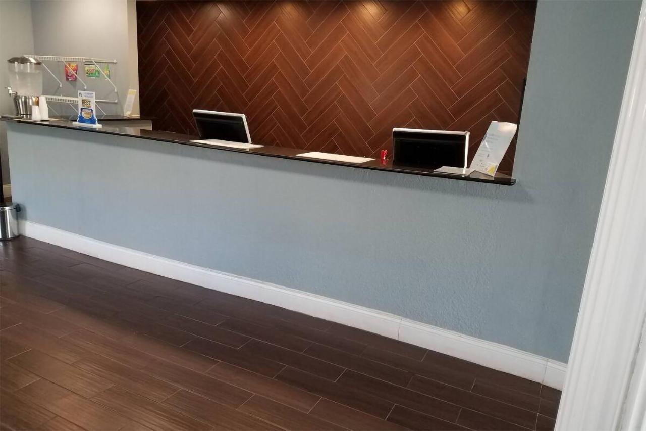 Sky-Palace Inn & Suites Wichita East Dış mekan fotoğraf