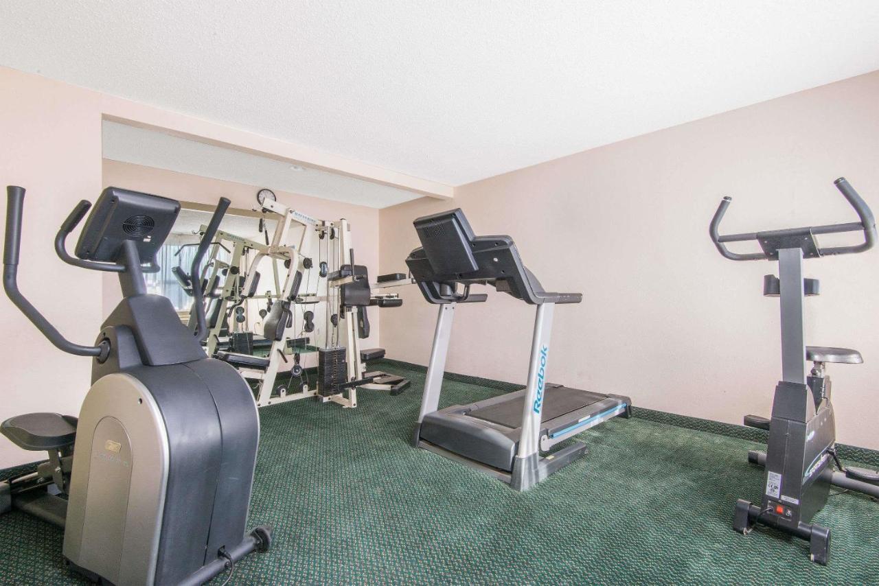 Sky-Palace Inn & Suites Wichita East Dış mekan fotoğraf