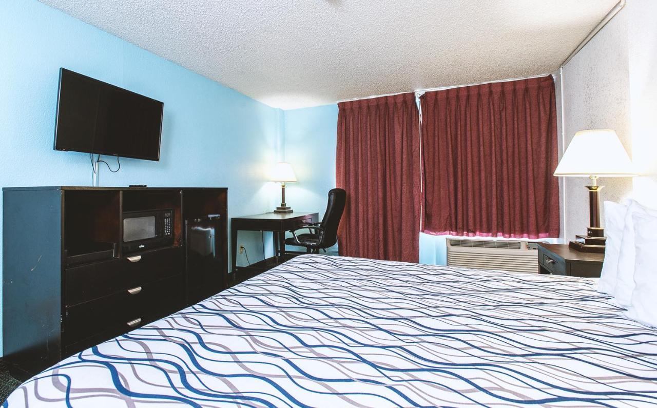 Sky-Palace Inn & Suites Wichita East Dış mekan fotoğraf