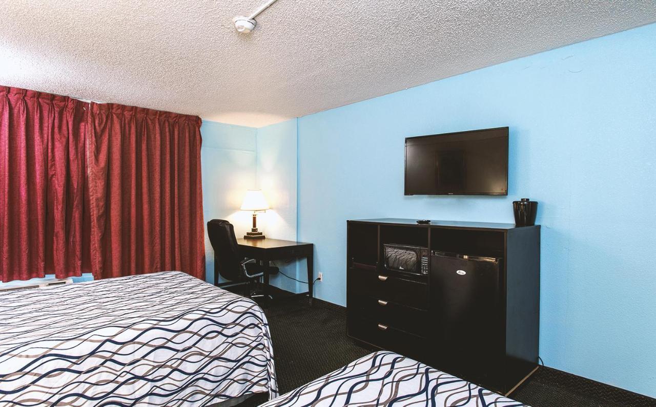 Sky-Palace Inn & Suites Wichita East Dış mekan fotoğraf