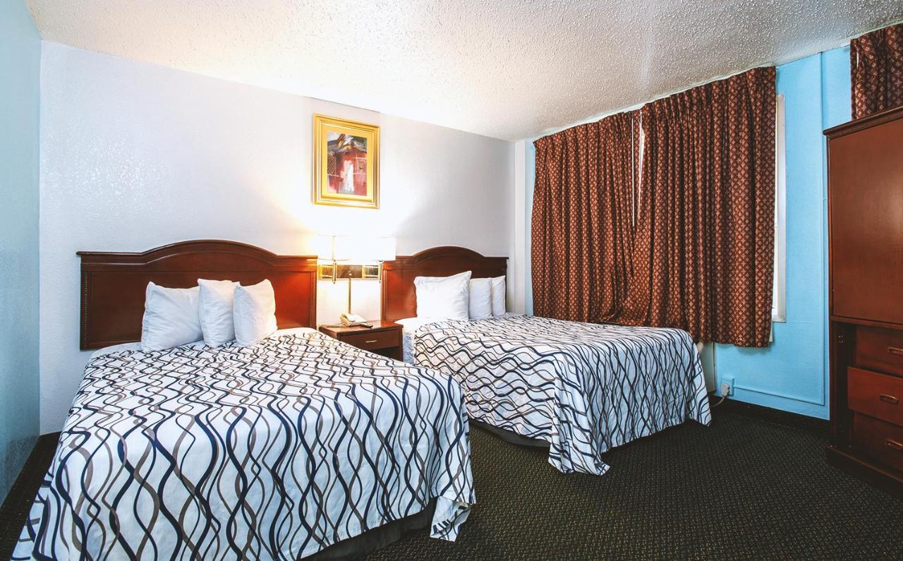 Sky-Palace Inn & Suites Wichita East Dış mekan fotoğraf