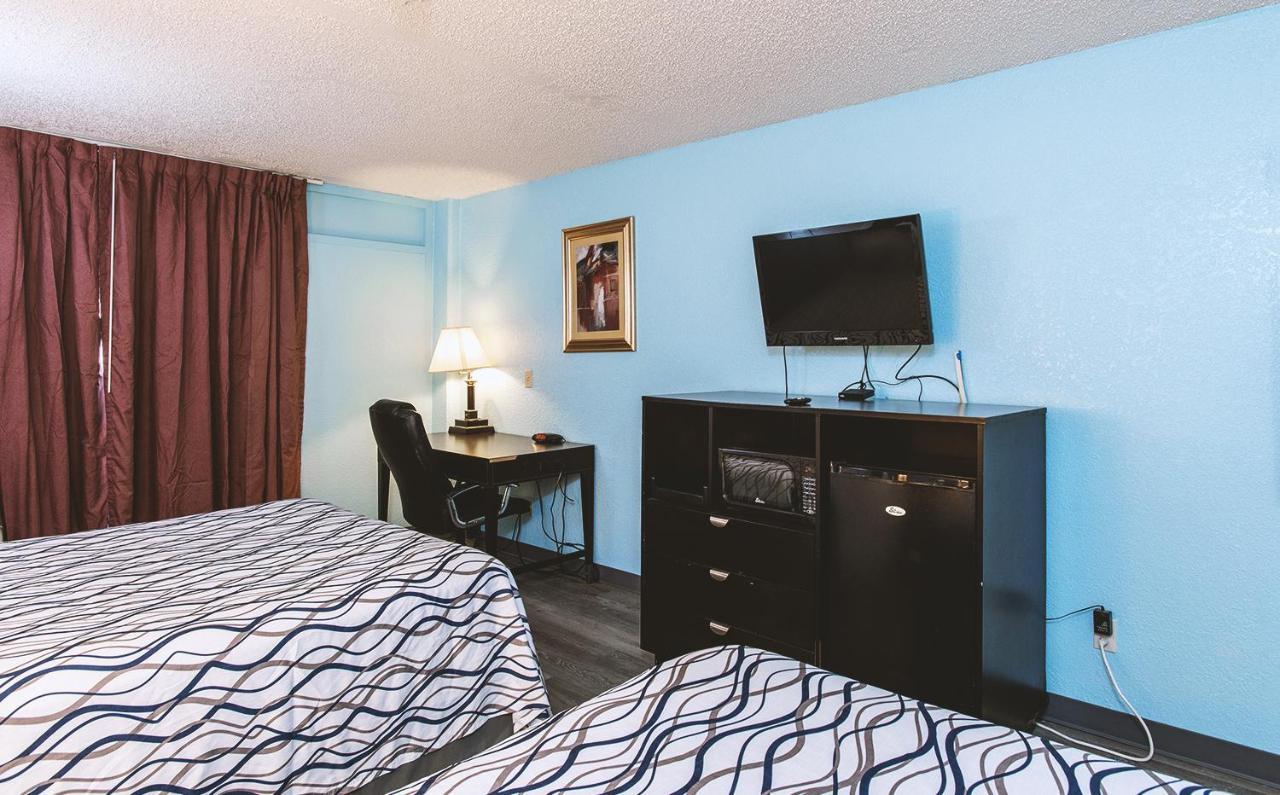 Sky-Palace Inn & Suites Wichita East Dış mekan fotoğraf