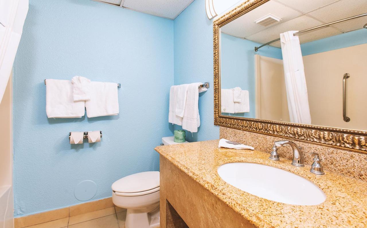 Sky-Palace Inn & Suites Wichita East Dış mekan fotoğraf