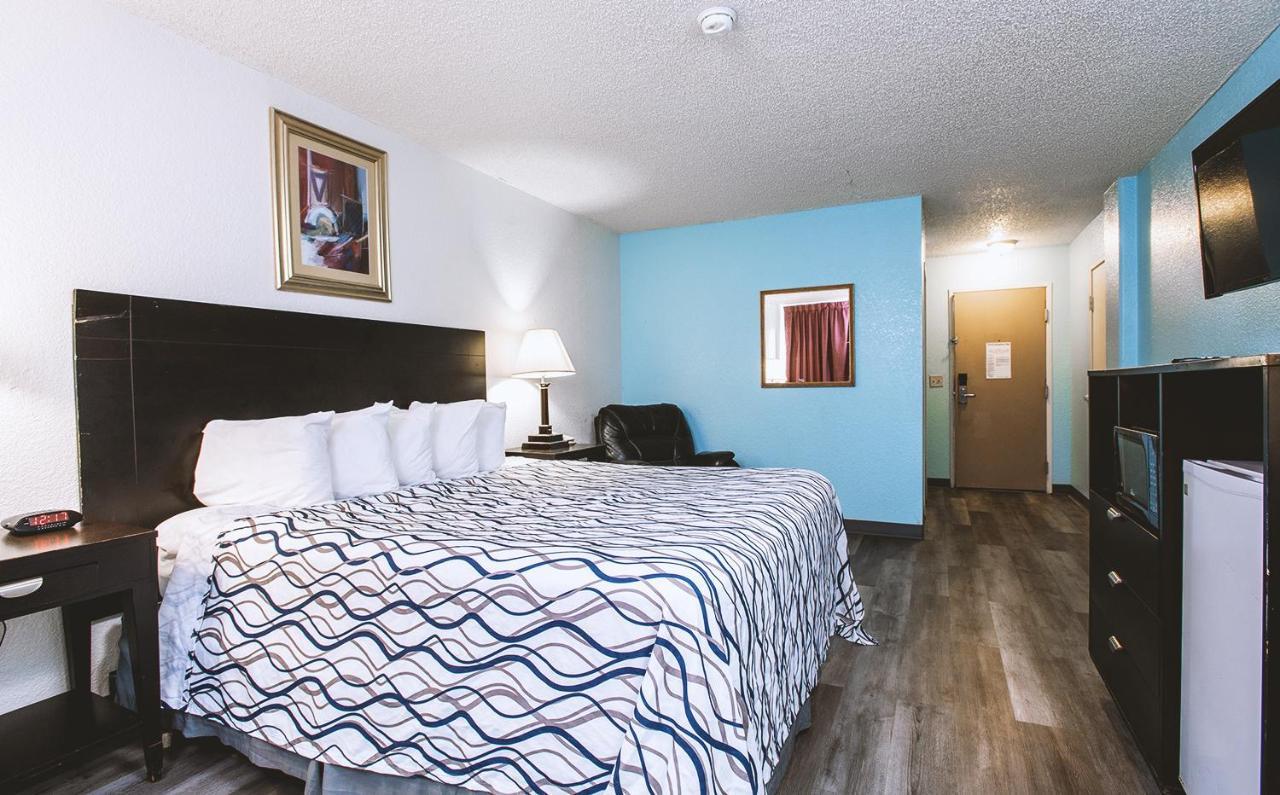 Sky-Palace Inn & Suites Wichita East Dış mekan fotoğraf