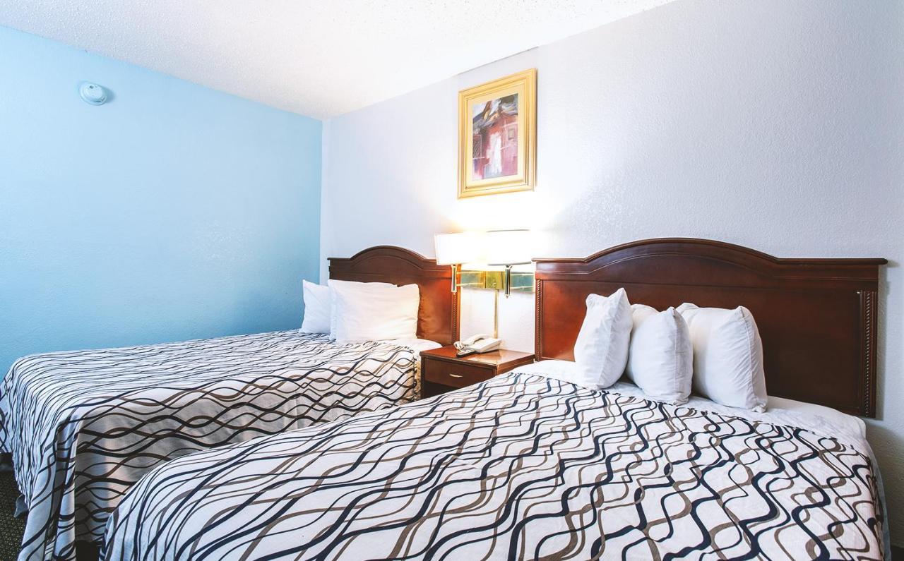 Sky-Palace Inn & Suites Wichita East Dış mekan fotoğraf
