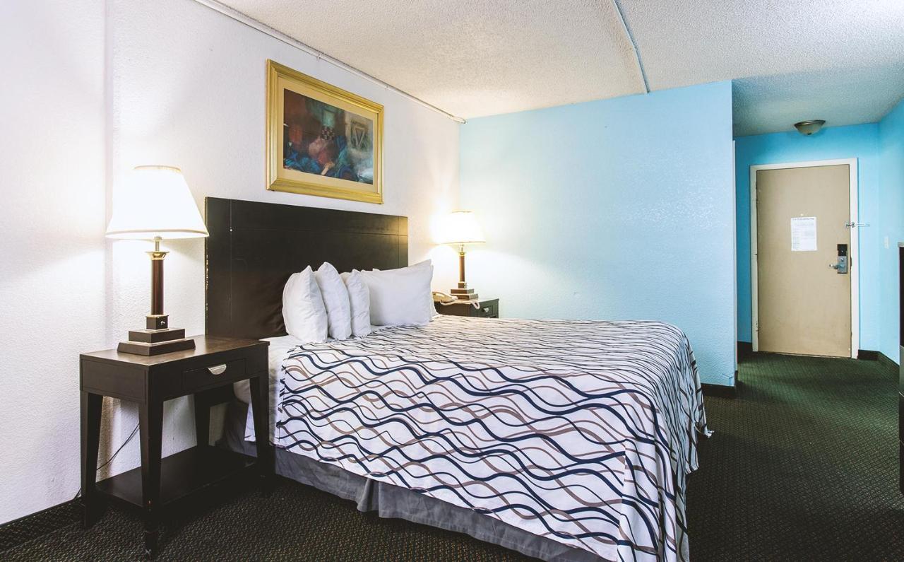 Sky-Palace Inn & Suites Wichita East Dış mekan fotoğraf