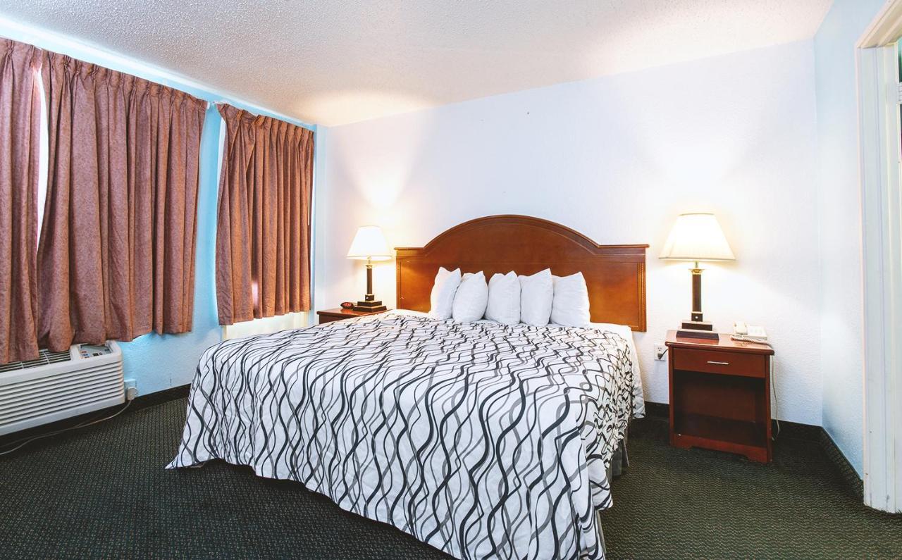 Sky-Palace Inn & Suites Wichita East Dış mekan fotoğraf